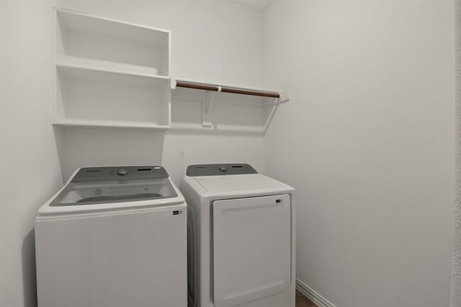 Building Photo - 233 Cherryvale Ln