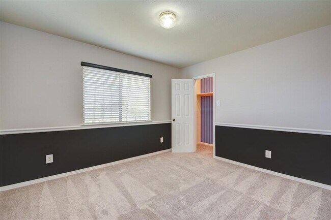 Building Photo - 25915 Drybrook Rd