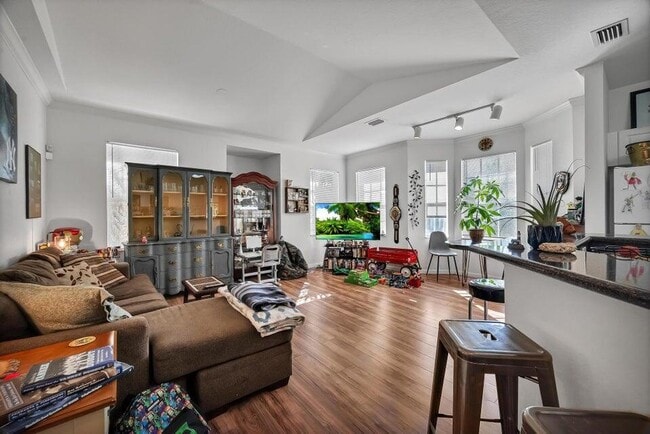 Building Photo - 360 SE Rogers Ct