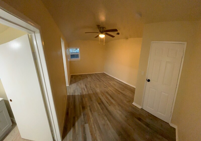 Building Photo - 1129 E 103rd St