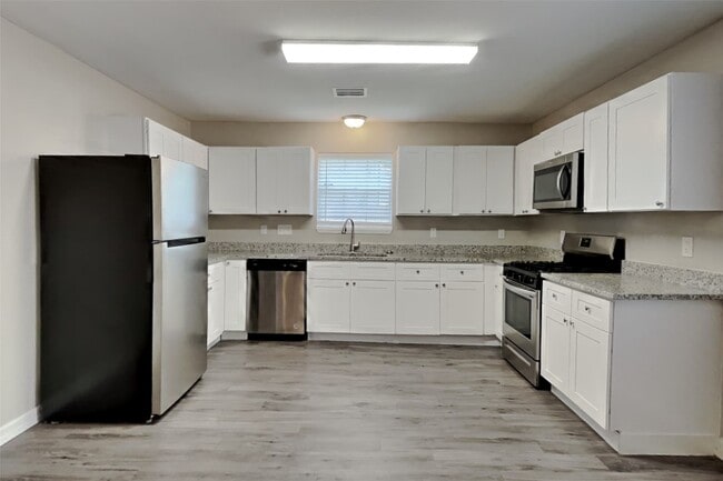 Building Photo - 3007 Birch Creek Dr