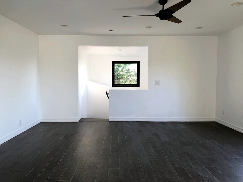 Building Photo - 11420 Decente Ct