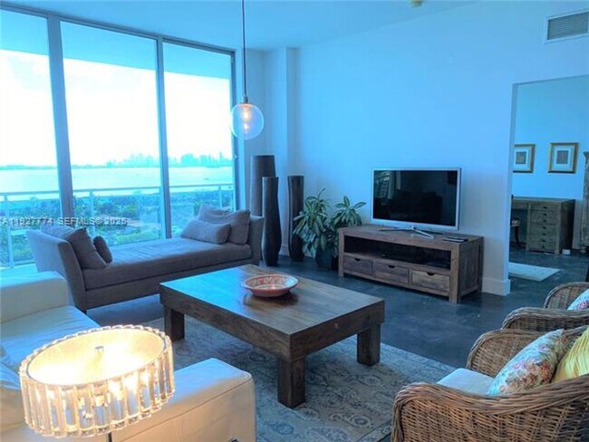 Building Photo - 7901 Hispanola Ave