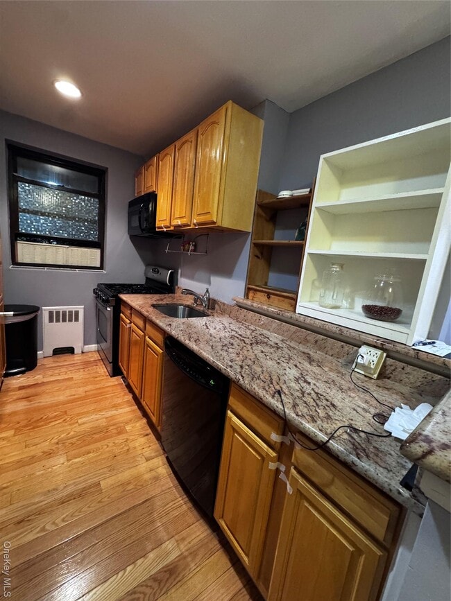 Building Photo - 44-10 Macnish St