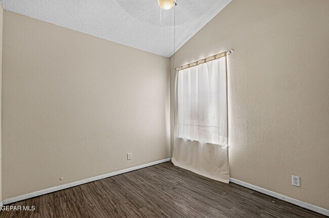 Building Photo - 667 Danube Dr