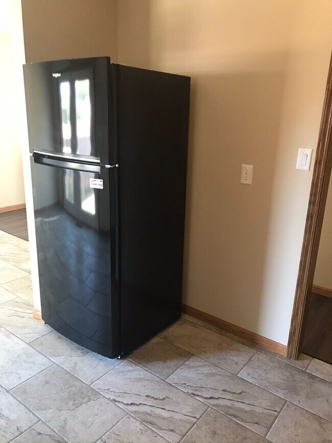 Building Photo - 4 Bedroom, 3 Bathroom House with Attached Double Car Garage