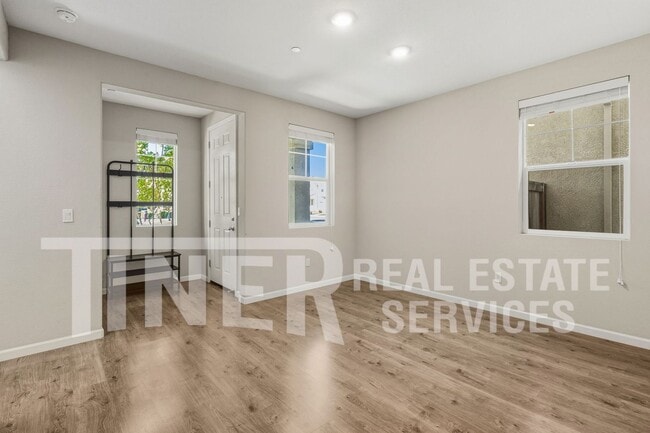 Building Photo - 3255 Pitkin Way