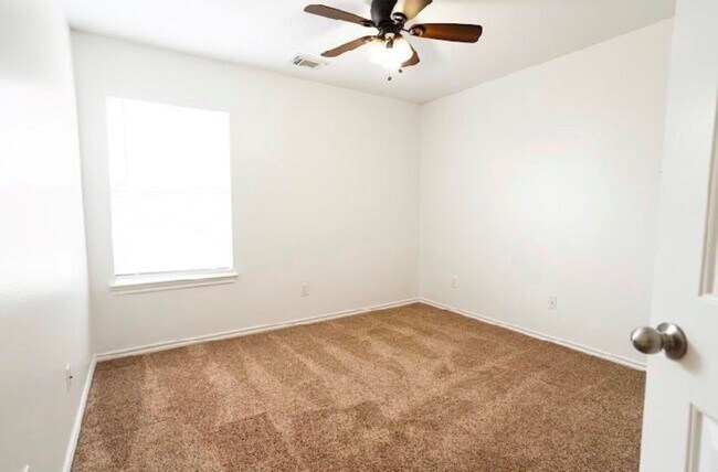 Building Photo - 14413 Rosehedge Ct