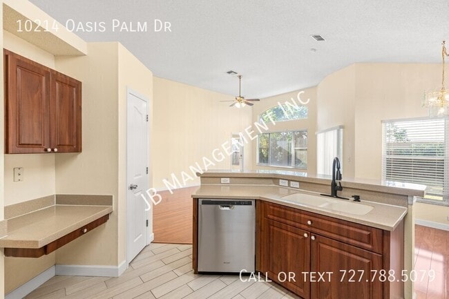 Building Photo - 10214 Oasis Palm Dr