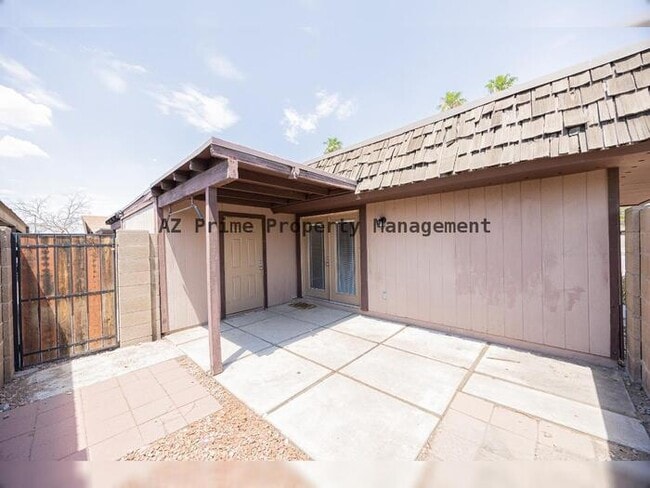 Building Photo - 922 S Acapulco Ln