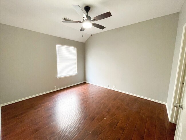 Building Photo - 4914 Surrey Park Cir