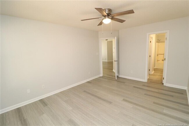 Building Photo - 310 Riverwalk Cir