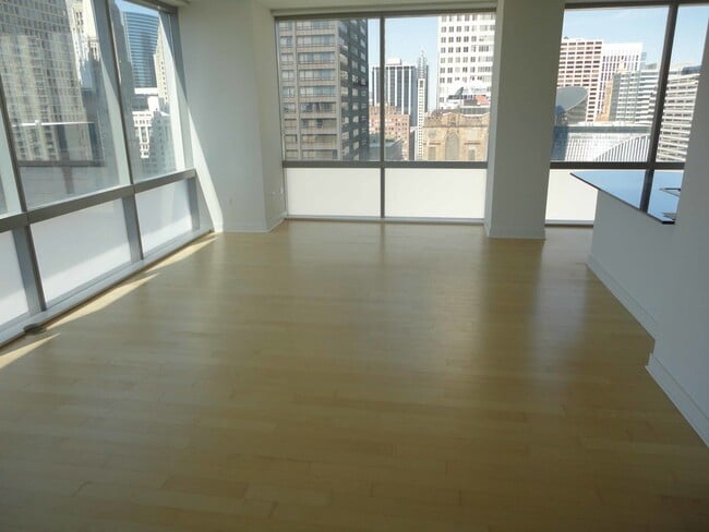 Building Photo - 8 E Randolph St