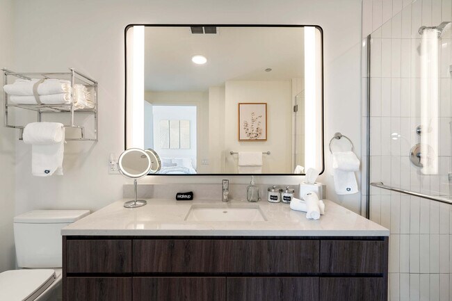 Building Photo - 1122 W Chicago Ave