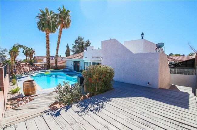 Building Photo - 5086 Cartaro Dr