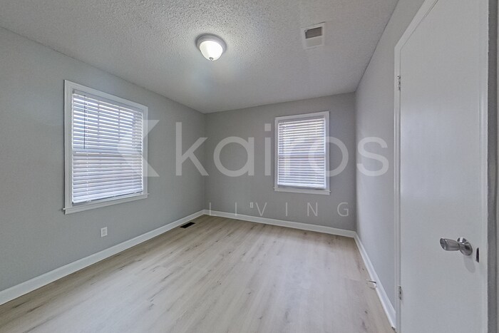 Building Photo - 1822 Sedgefield St