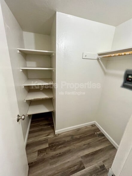 Building Photo - 355 Parkview Terrace
