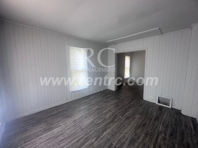 Building Photo - 512 Griffin-