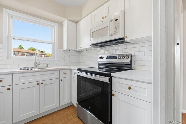 Building Photo - 16 D Essex Pl