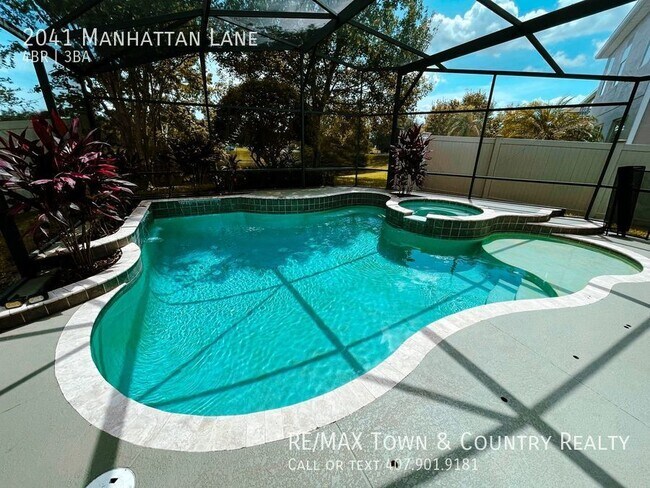 Building Photo - 2041 Manhattan Ln