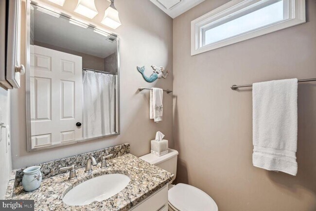 Building Photo - 6603 Forsythia St