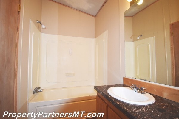 Building Photo - Discover this Recently Upgraded 3 Bed 2 Ba...