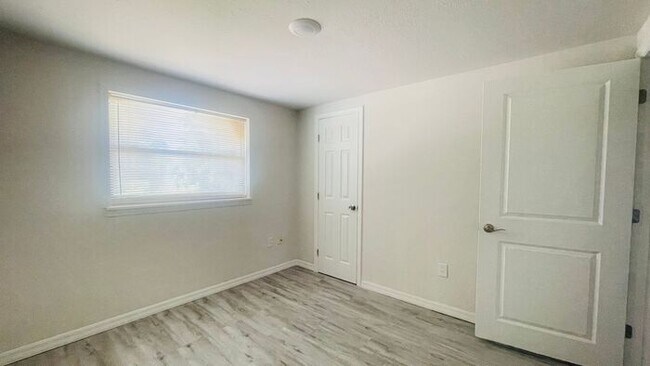 Building Photo - 703 Gotts Rd