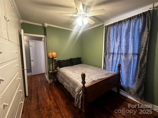 Building Photo - 717 Deep Gap Rd