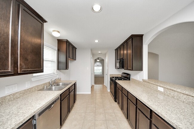 Building Photo - 21823 Wildcroft Dr