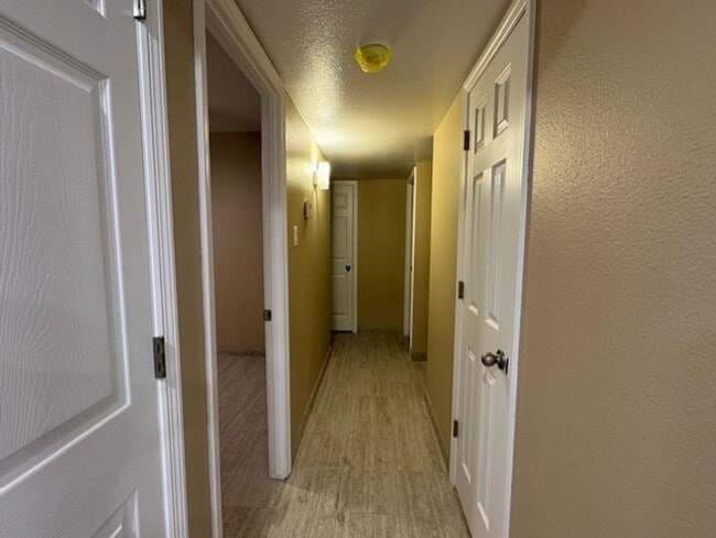 Building Photo - 3 Bedroom 2 Bathroom House FOR RENT