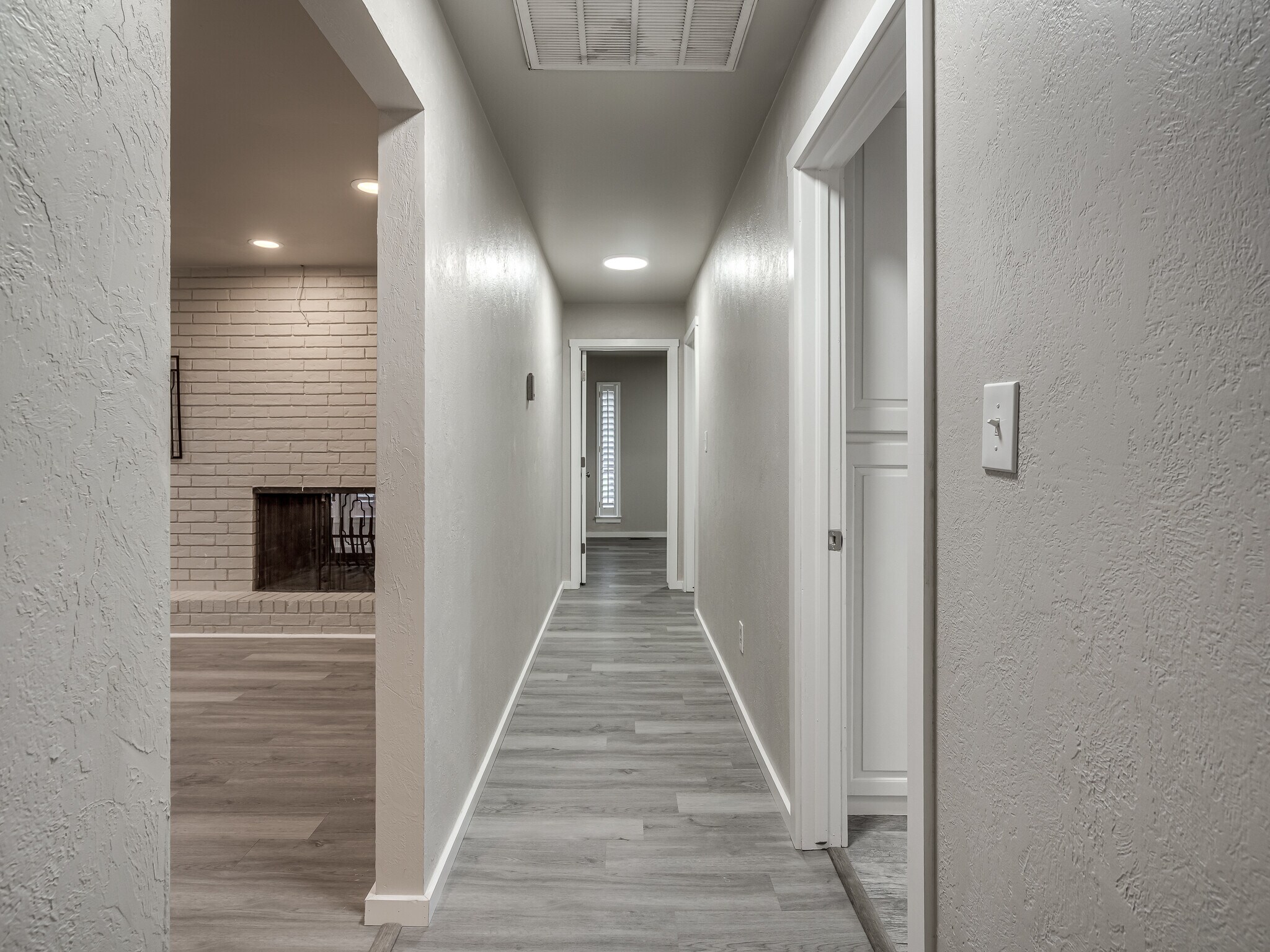 Building Photo - 12136 Thorn Ridge Rd