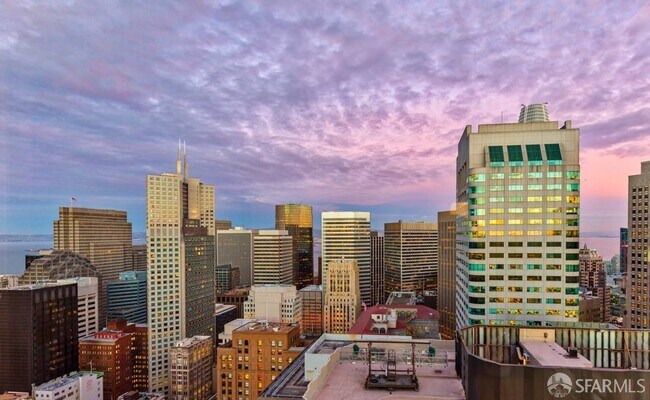 Building Photo - 333 Bush St