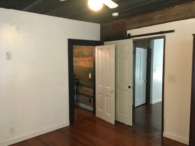 Building Photo - 1303 E 3rd St