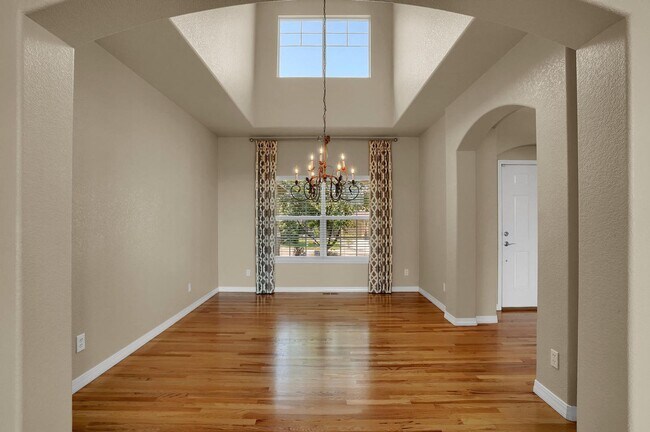 Building Photo - Beautiful Ranch Style Home in District 20-...
