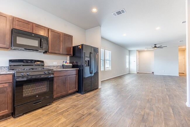 Building Photo - 373 Jade St