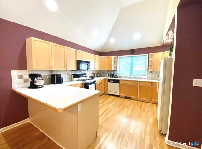 Building Photo - 11 Trout Brook Cir