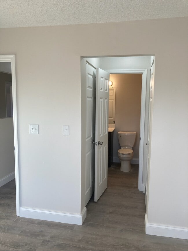 Building Photo - 6 Ram Ct