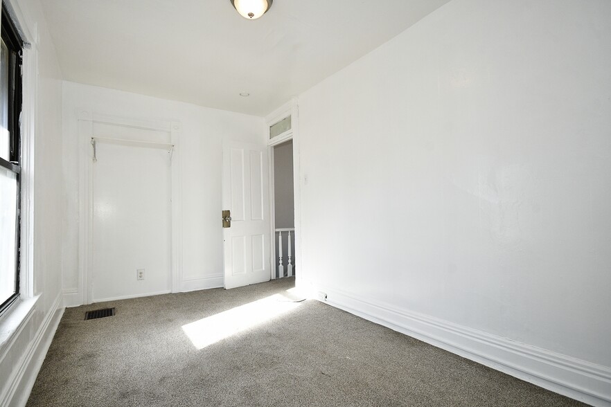 Building Photo - 208 Pattison St