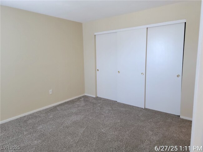 Building Photo - 555 E Silverado Ranch Blvd