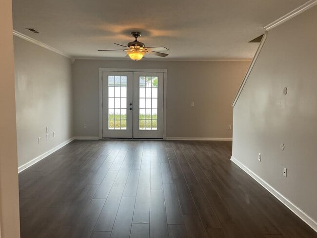 Building Photo - 347 Thistle Ln