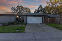 Building Photo - 1036 Princess Dr