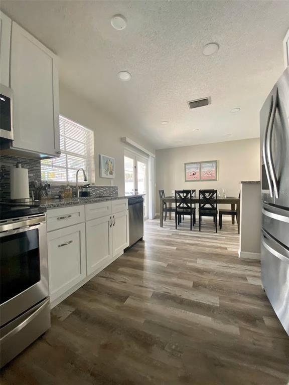 Building Photo - 8024 Candlewoode Dr