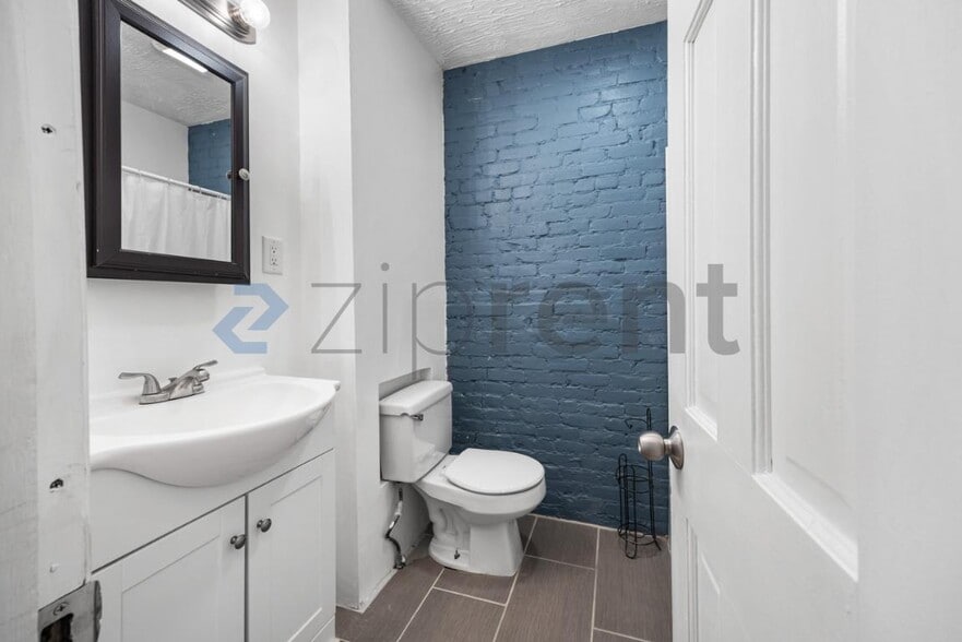 Building Photo - Unit