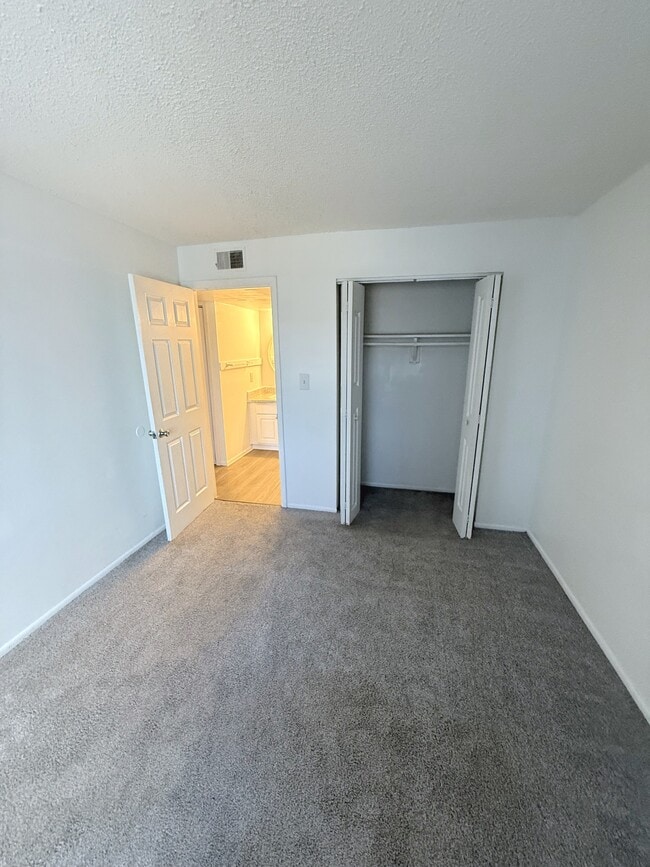 Building Photo - 2527 N Alafaya Trail