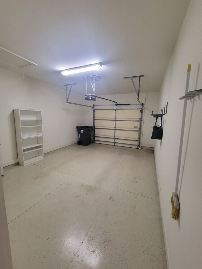 Building Photo - This 3 bedroom 2.5 bath brick townhouse with one car garage is located in Westgate Shoreline subd...