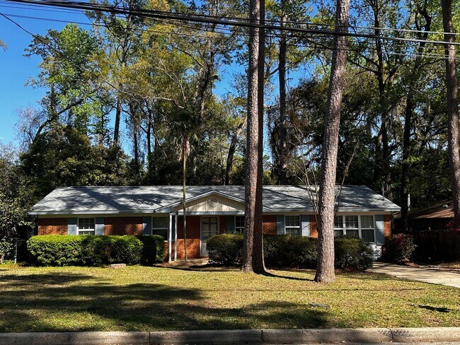 Building Photo - 1221 Winifred Dr