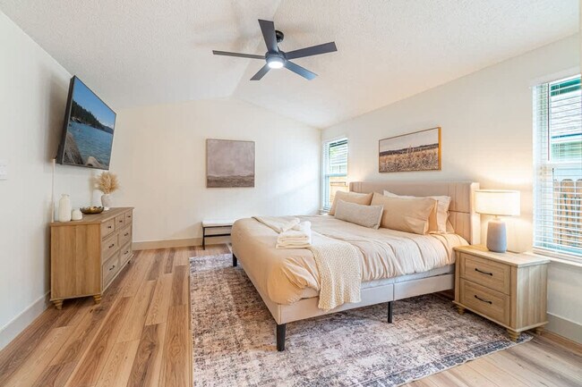 Building Photo - 1059 Chesterfield Ct