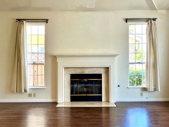 Building Photo - 809 Portman Dr