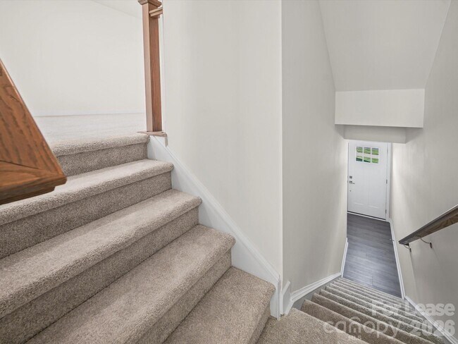 Building Photo - 9922 Oaklawn Blvd NW