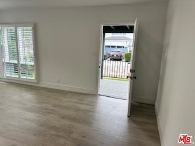 Building Photo - 620 25th St